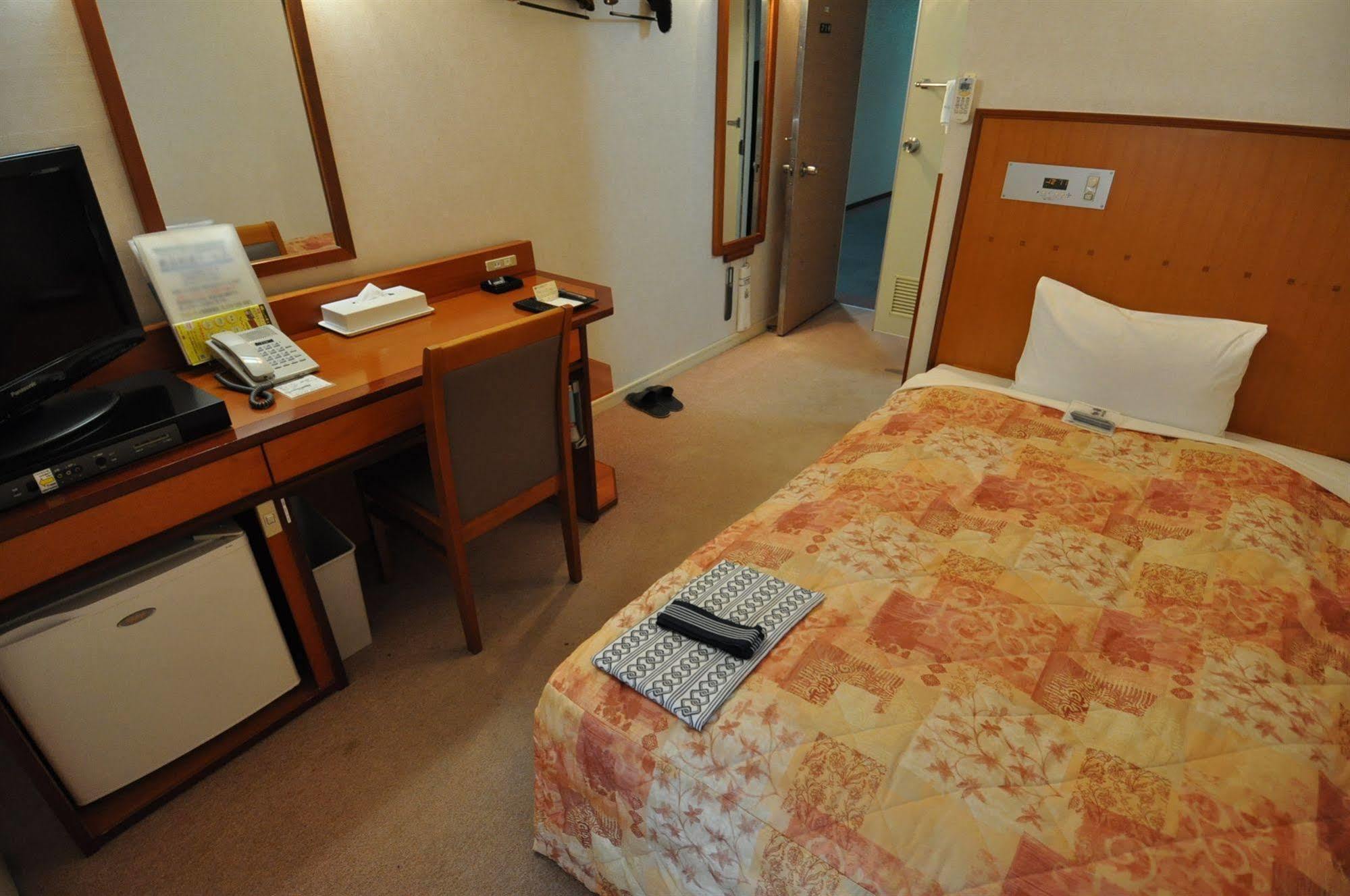 Hotel Himeji Plaza Екстериор снимка