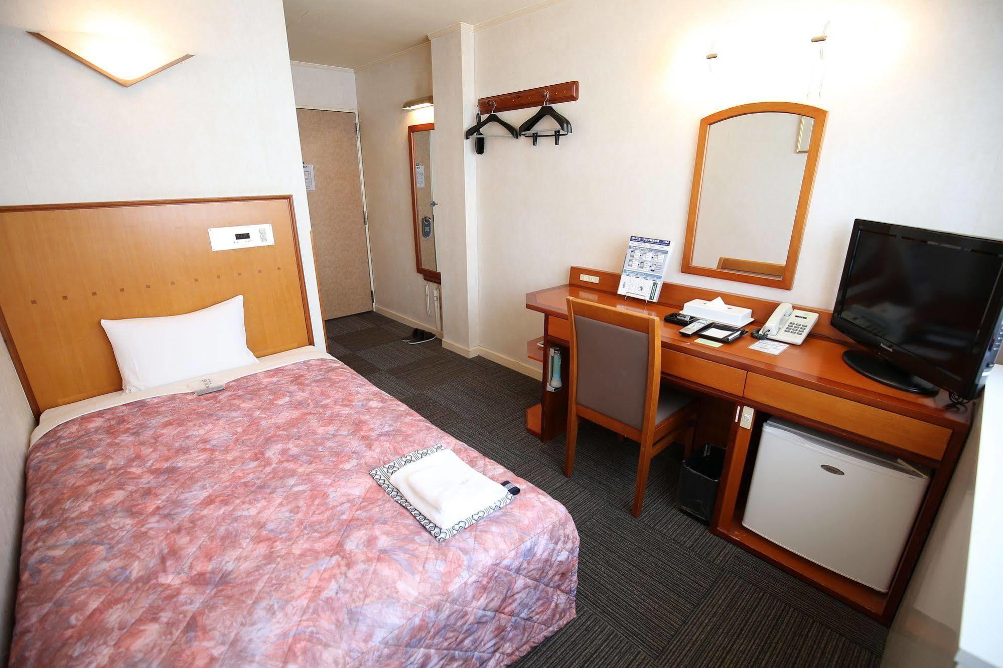 Hotel Himeji Plaza Екстериор снимка